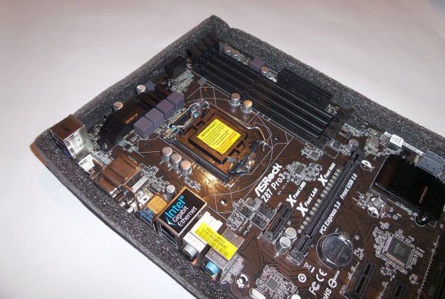 ASRock Z87 Pro3 Unboxing