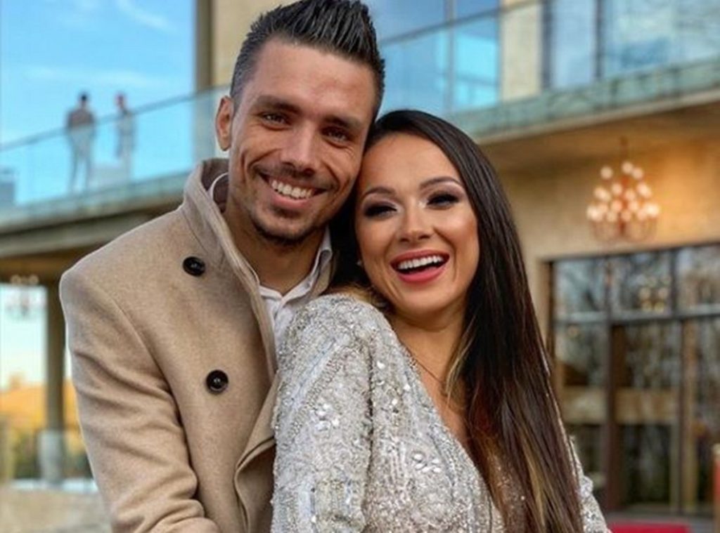 Vlăduța Lupău a dezvăluit pe ce dată face botezul fiului său. Postul TV cu care artista a semnat un contract pentru drepturile de imagine EXCLUSIV Vlăduța Lupău a dezvăluit pe ce dată face botezul fiului său. Postul TV cu care artista a semnat un contract pentru drepturile de imagine EXCLUSIV