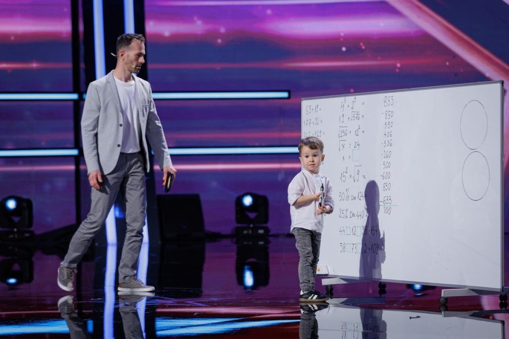 Cine este Albert Pascotescu, copilul cu inteligență ieșită din comun care a cucerit scena Românii au talent