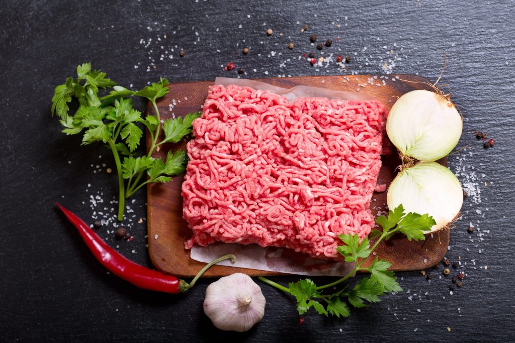 De ce să nu cumperi niciodată carne tocată, conform unui măcelar. „Aș putea intra în bucluc serios, dar trebuie să o spun”