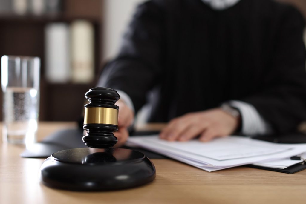 Doi dintre cei trei băieţi implicaţi în uciderea lui Mario Berinde, trimişi în judecată. Ce se întâmplă, însă, cu adolescentul în vârstă de 13 ani