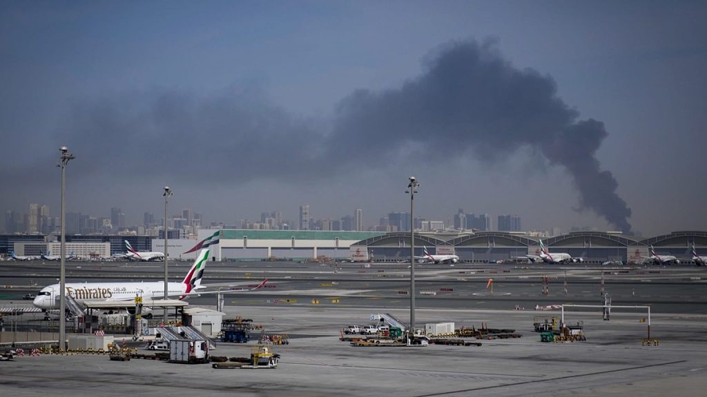 Explozie deasupra Aeroportului din Dubai. Zborurile suspendate după interceptarea unei drone