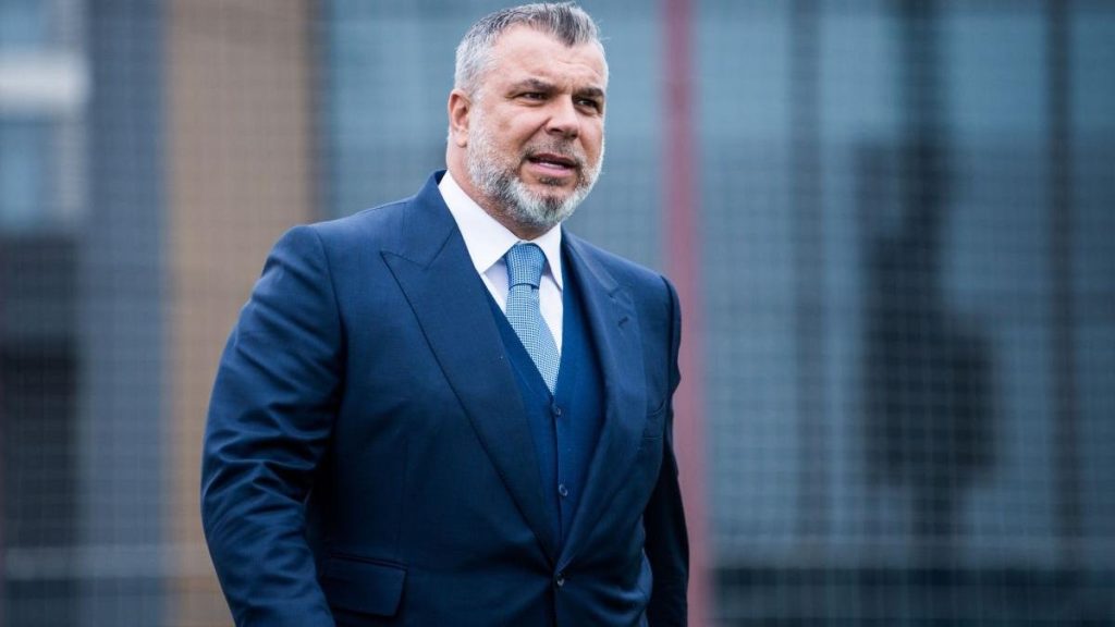 Gestul impresionant făcut de Cosmin Olăroiu pentru 10 elevi români blocați în Dubai