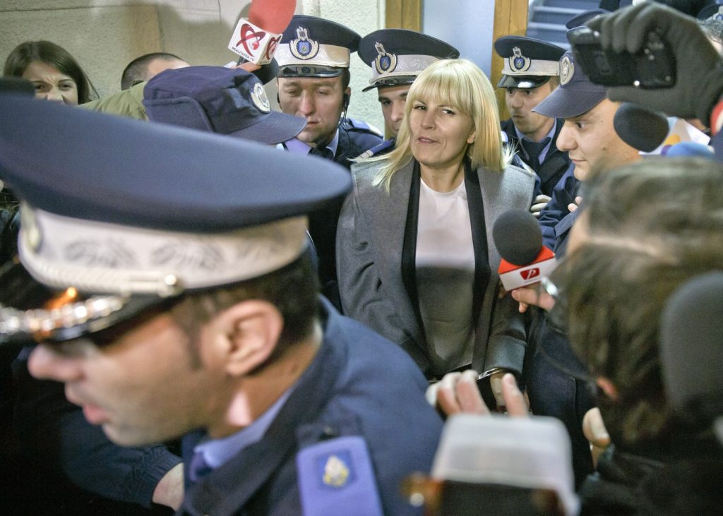 Elena Udrea, destăinuiri dureroase din închisoare. A citit Biblia şi a suferit după fetiţa ei: „Eva aproape că a făcut puşcărie odată cu mine, a fost de 156 de ori în penitenciar”