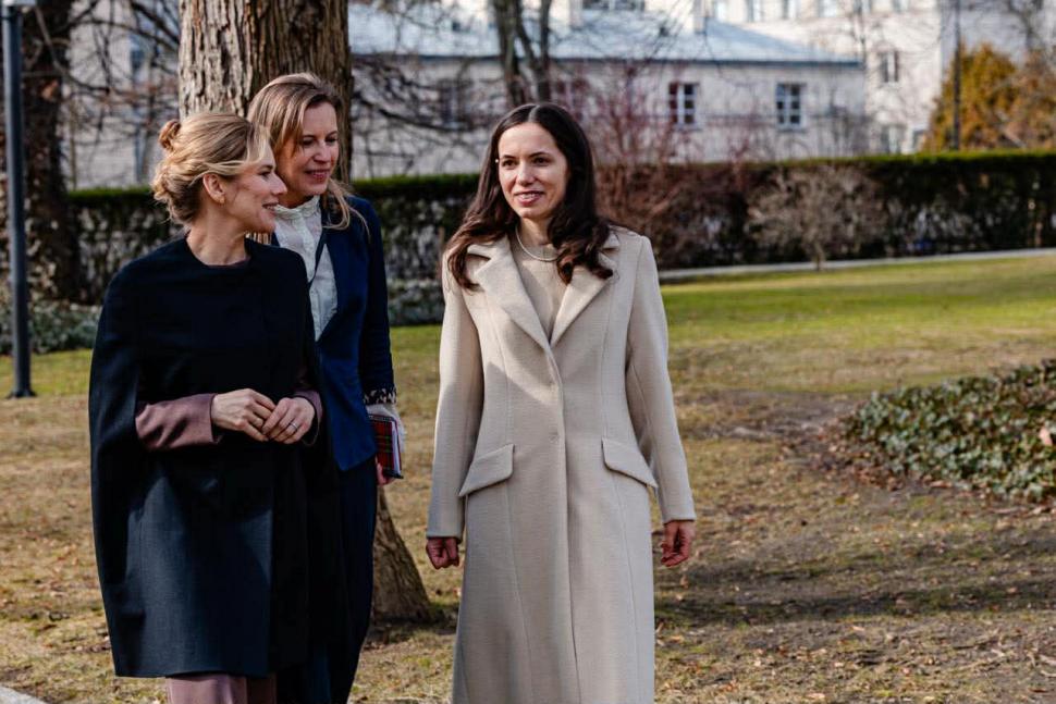 Mirabela Grădinaru, primită cu multă căldură de prima doamnă a Poloniei. Imaginile cu cele două au devenit virale. Foto