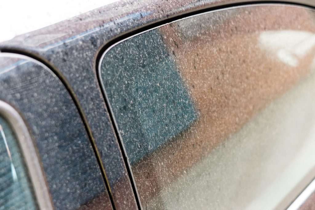 Praf saharian deasupra României. Ce efecte poate avea asupra sănătății fenomenul și de ce apar „ploile murdare”