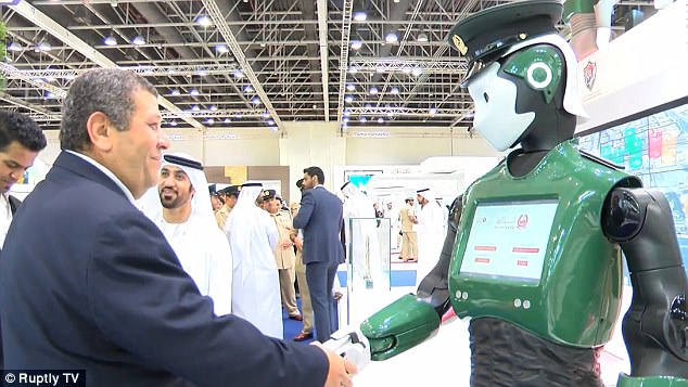 Robocop a devenit realitate. Cum arată primul polițist robot din lume