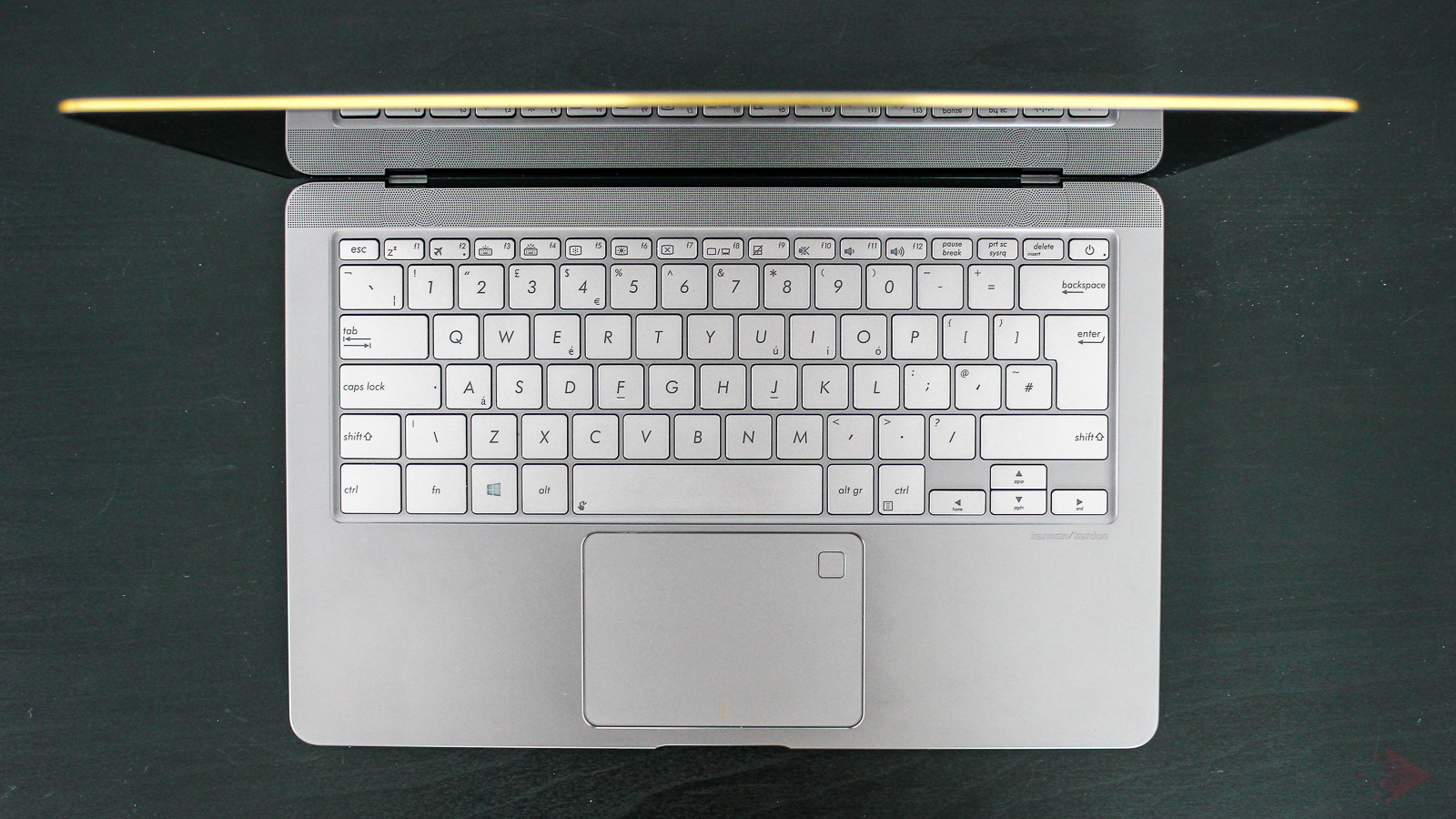 Asus ZenBook 3 Delux-1