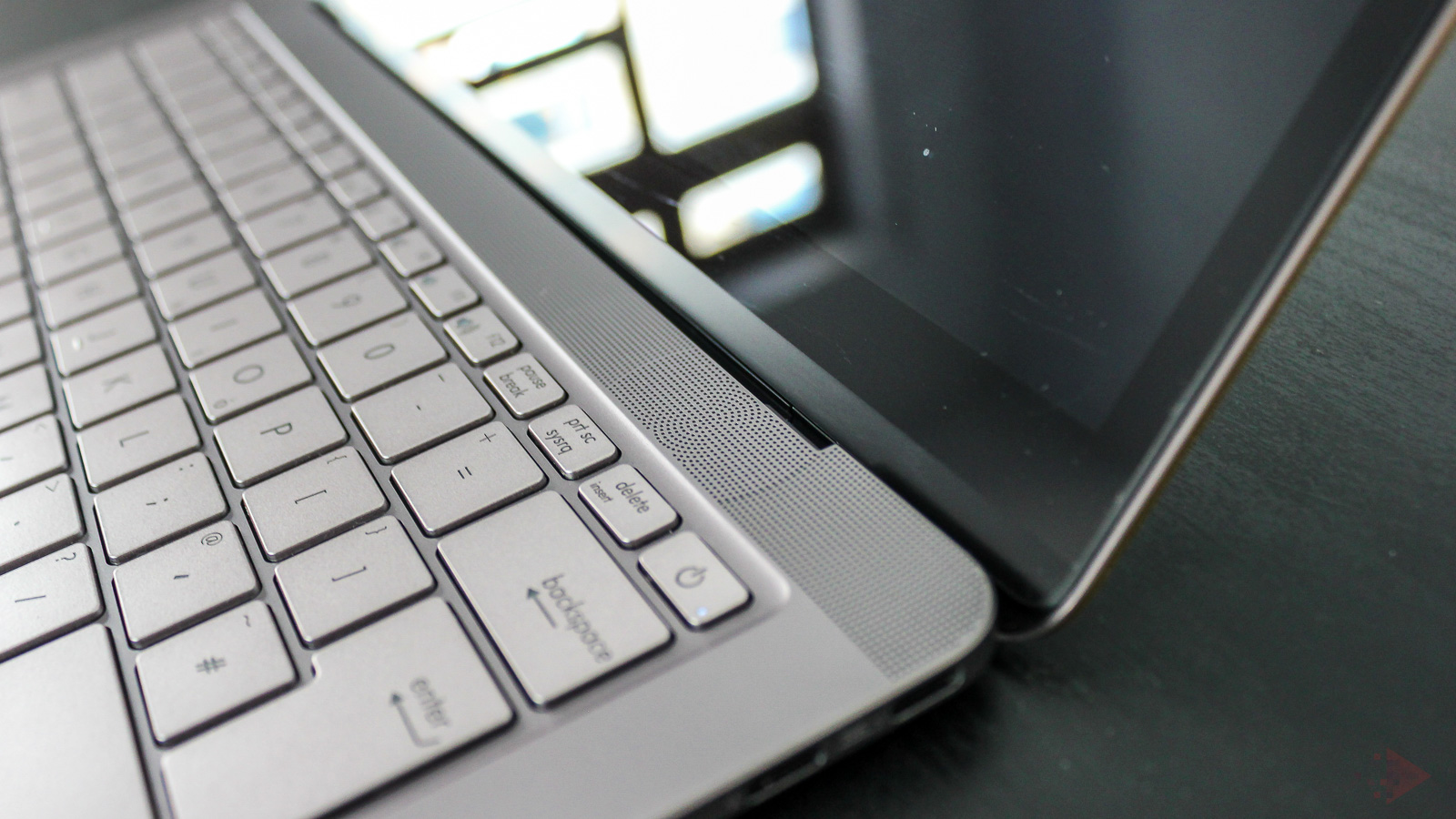 Asus ZenBook 3 Delux-2