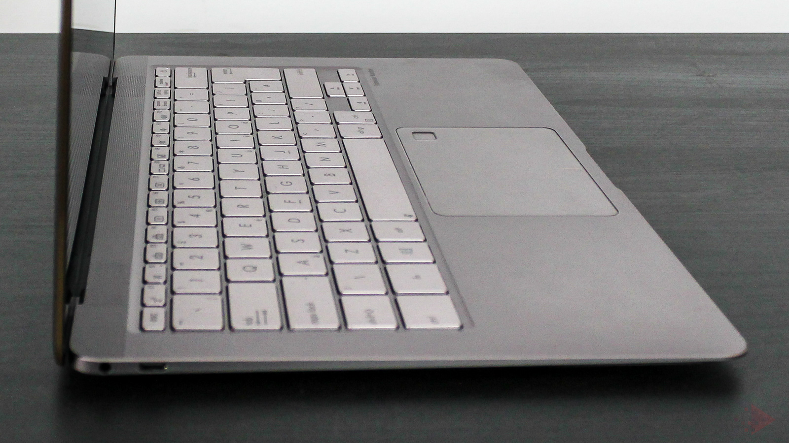 Asus ZenBook 3 Delux-5