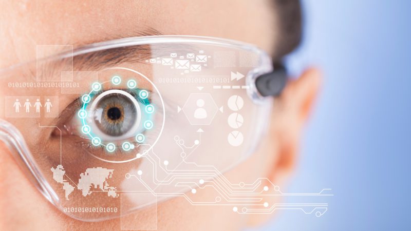 Apple vrea să bată Meta cu arma care doare cel mai tare: ochelari inteligenți care nu te spionează