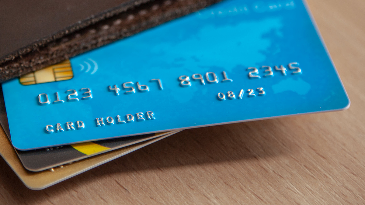 Vestea zilei pentru toți românii care au cont și card bancar: vei vedea ...