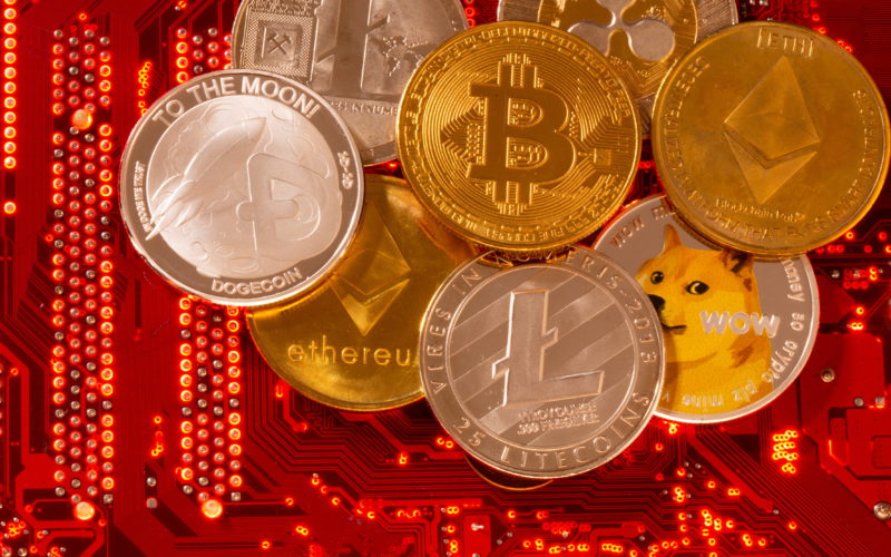 Grafic al scăderii valorii criptomonedei EGLD sub 3 dolari, ilustrând pierderile companiei MultiversX și reducerea echipei din Sibiu. | sursa foto: PlayTech