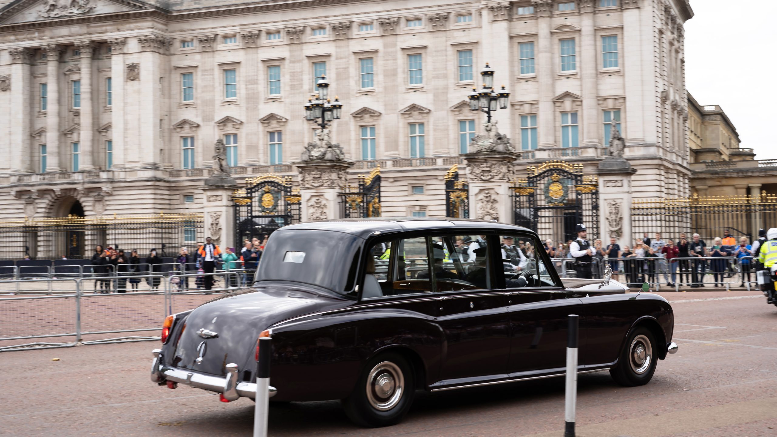 Mașina în care se afla regina consoartă, Camila