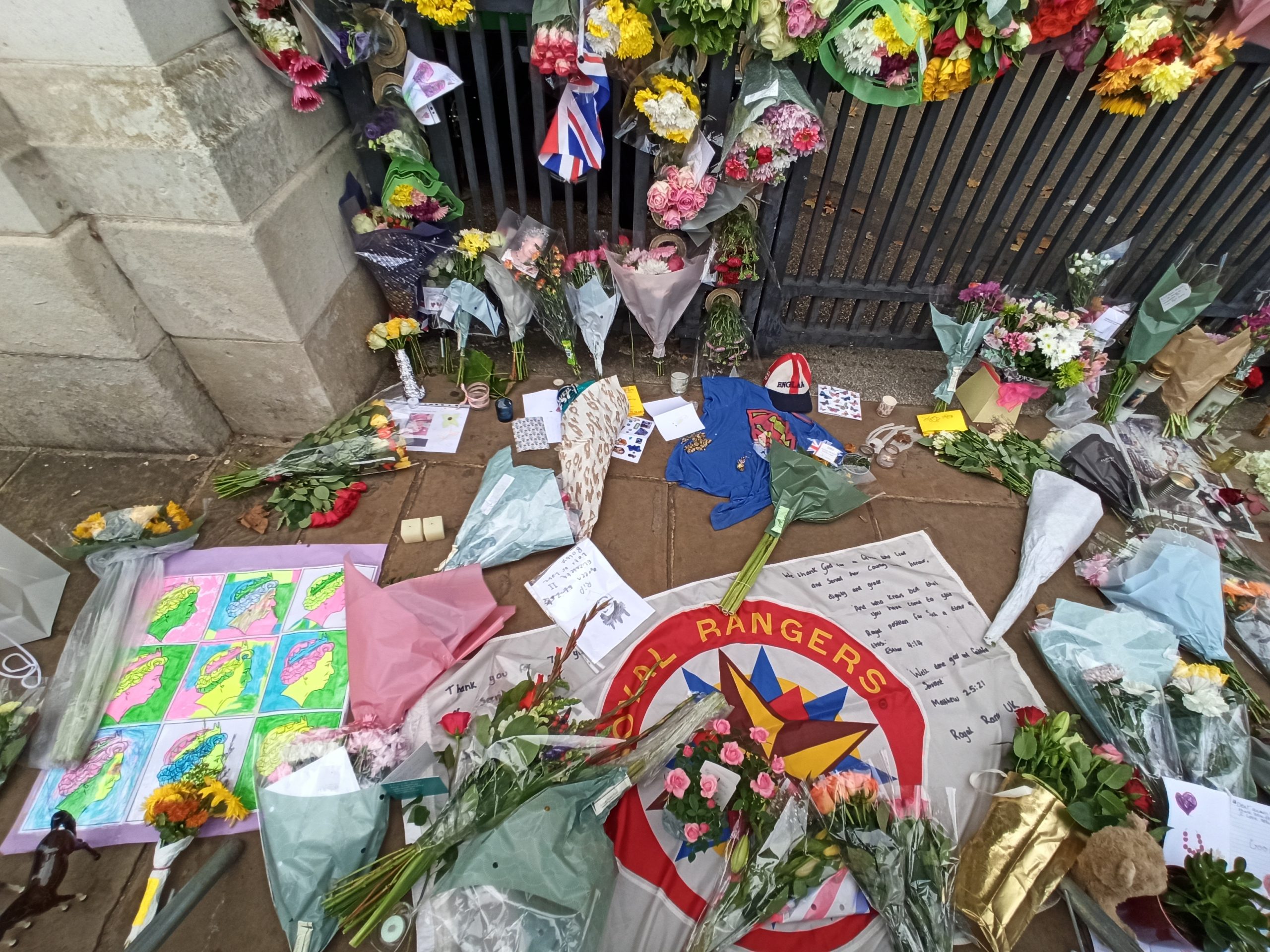 Locuri importante din Londra au devenit adevărate centre de pelerinaj