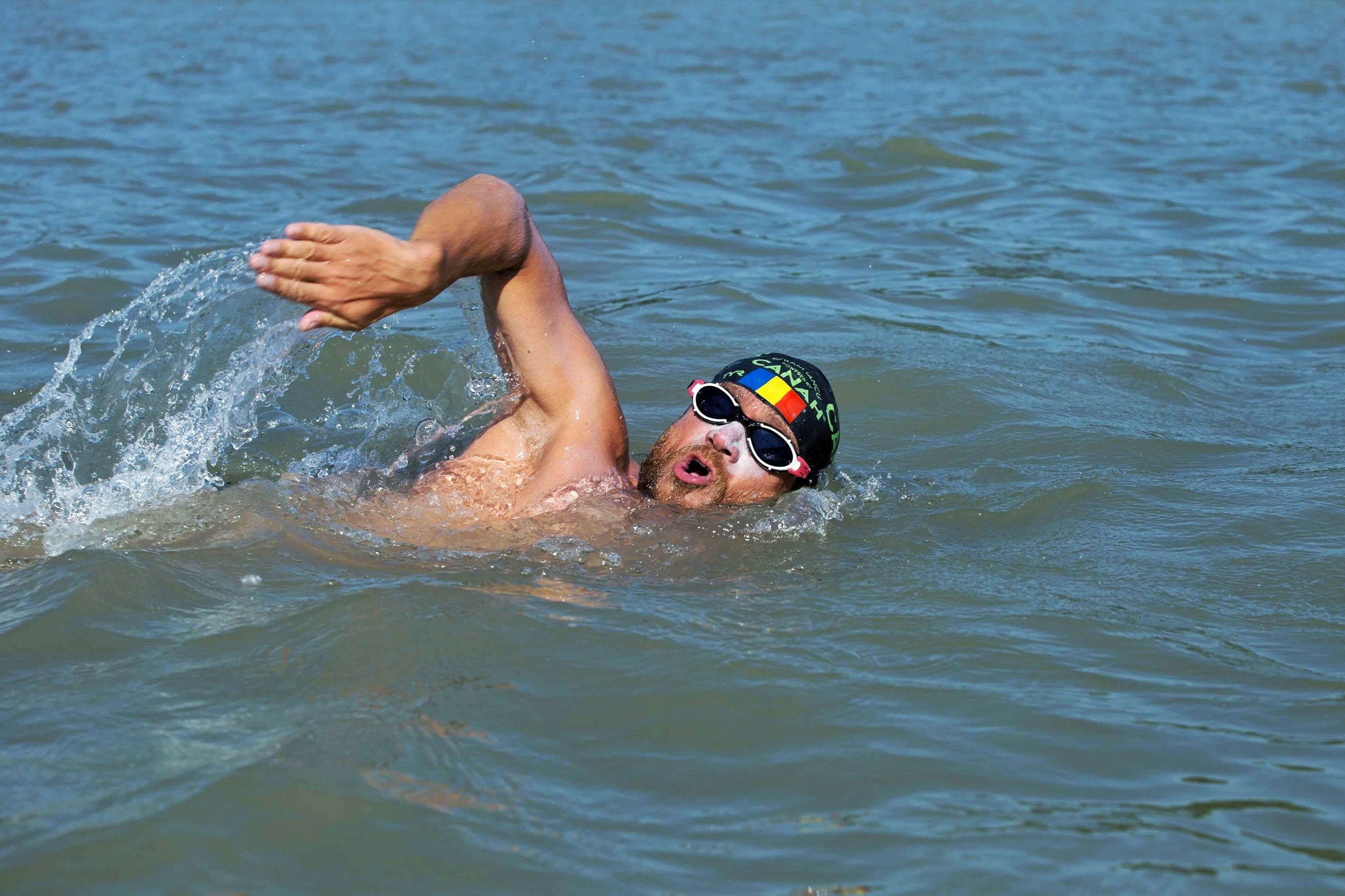 Românul care va înota întreg cursul fluviului Rin: povestea lui Avram ...