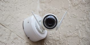 Și-a construit o cameră cu AI care urmărește doar mașinile Poliției. Reacția agenților după ce au ajuns la ușa lui