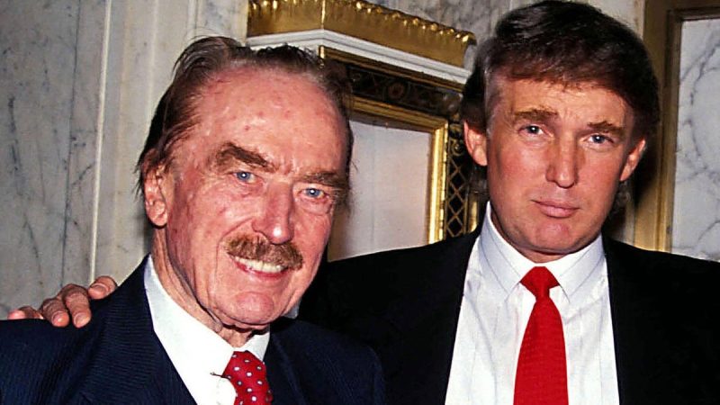 Donald Trump, alături de tatăl său, Fred Trump, fondatorul imperiului Trump.