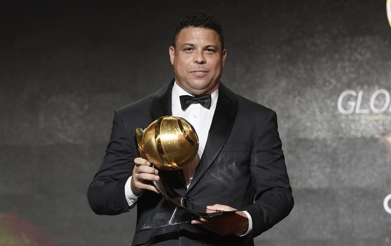 Ronaldo „Fenomeno” de Lima, premiat pentru întreaga carieră de jucător.