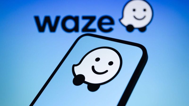 Waze întoarce Android Auto împotriva șoferilor. Bug-ul care te împinge să folosești telefonul la volan
