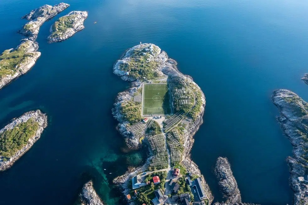 Stadionul Henningsvær din Norvegia