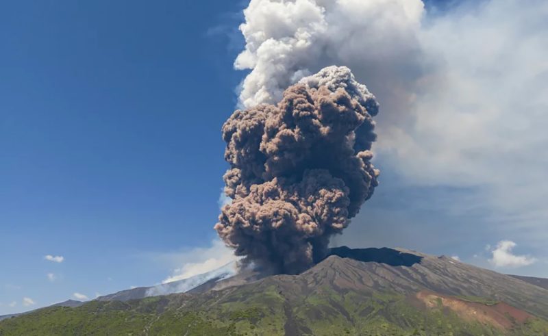 Etna rescrie regulile vulcanilor: muntele de foc din Sicilia ar putea fi unic pe Pământ
