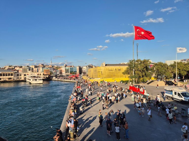 Ce spun turiştii români care au ajuns în Turcia. Sfaturi pentru cei care urmează să plece în vacanţă: „Sperăm să nu se întâmple nimic”