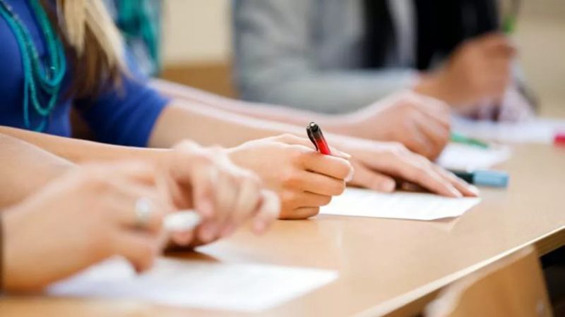 Când susțin elevii de clasa a VIII-a simularea la Evaluarea Națională 2026. Calendarul probelor scrise