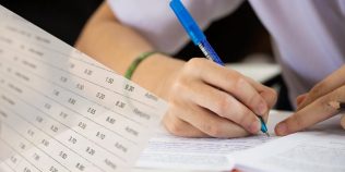 Ministrul Educației anunță schimbări în evaluarea elevilor. Notele de 9 și 10 nu vor mai fi acordate la fel ca până acum