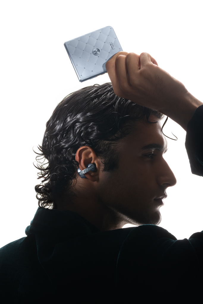 Motorola lansează The Brilliant Collection cu cristale Swarovski și sunet Bose în România