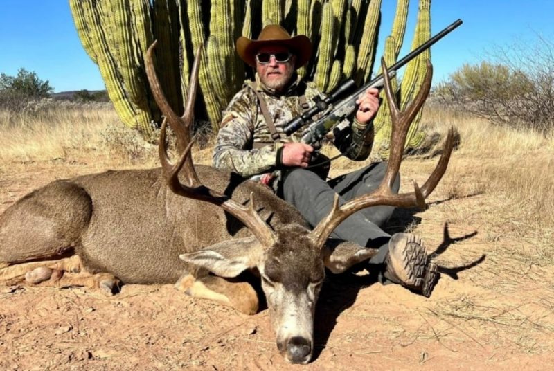 Omul de afaceri american care fost ucis cu cornul de un bivol din Cape Cod în timp ce se afla într-un safari în Africa de Sud (Sursă foto - Facebook Asher Watkins Outdoors)