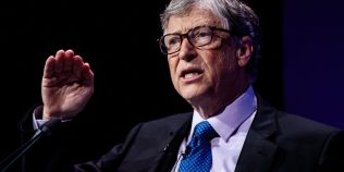 Bill Gates avertizează că AI ar putea provoca „un miliard de morți”. Cofondatorul Microsoft cere reguli obligatorii pentru companiile de inteligență artificială