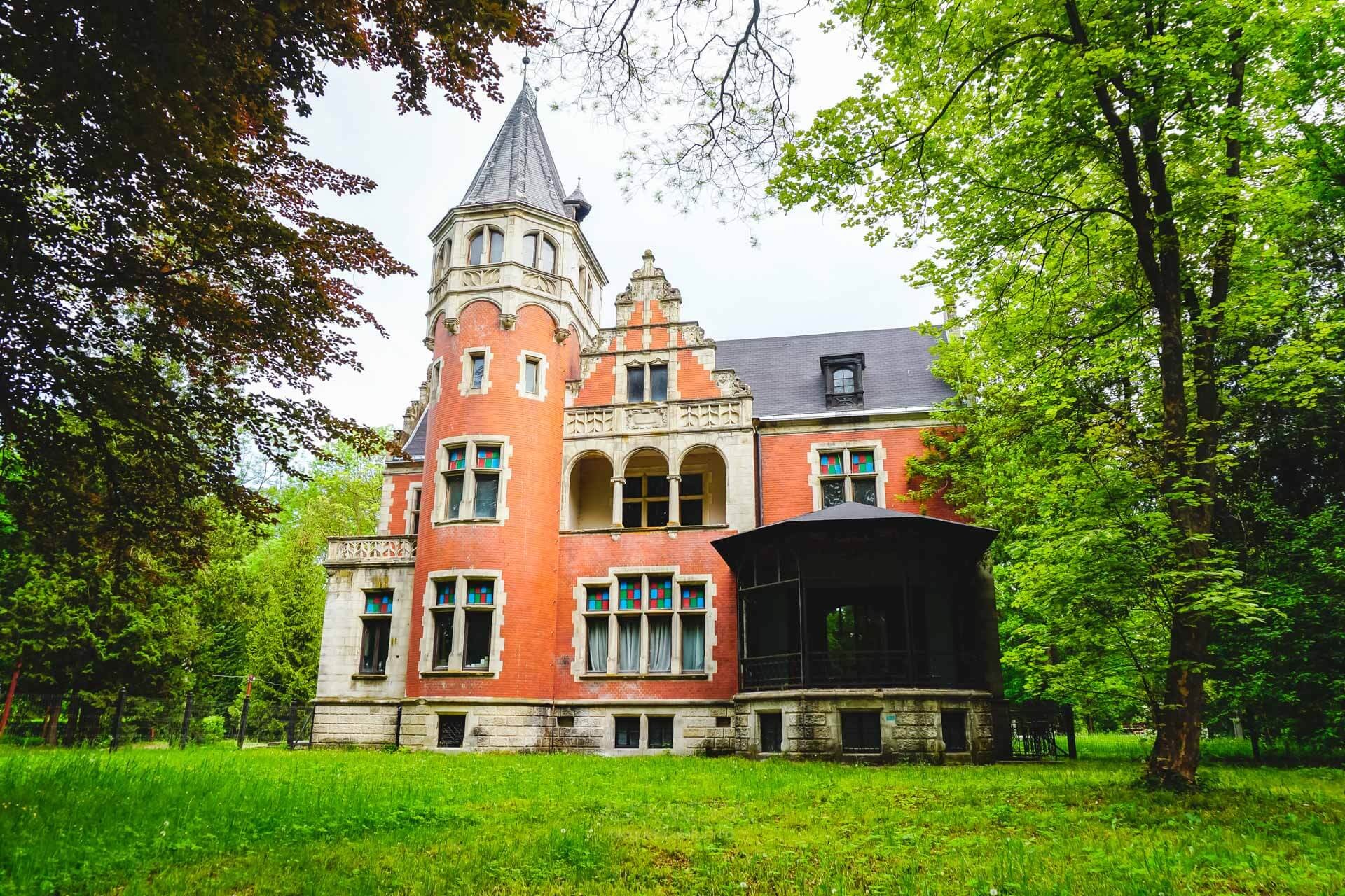 Superbul castel din România de care puţini au auzit. Rivalizează cu ...