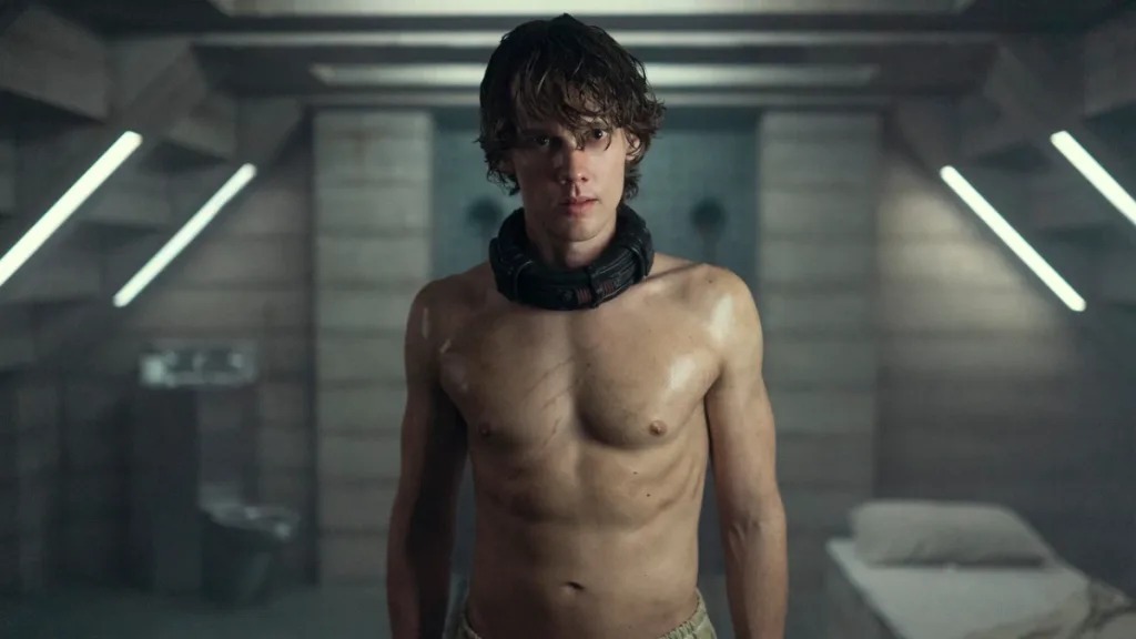 INTERVIU cu actorii din Wednesday, Hunter Doohan și Owen Painter