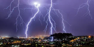 ANM a emis cod galben de furtuni. Ce județe sunt vizate de ploi torențiale, vijelii și grindină