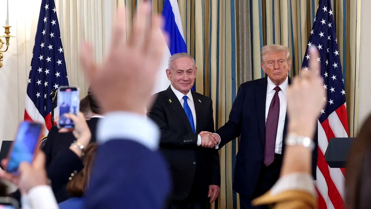 Donald Trump și Benjamin Netanyahu, într-o întrevedere dedicată soluționării crizei din Fâșia Gaza. (Foto: Jonathan Ernst/Reuters)