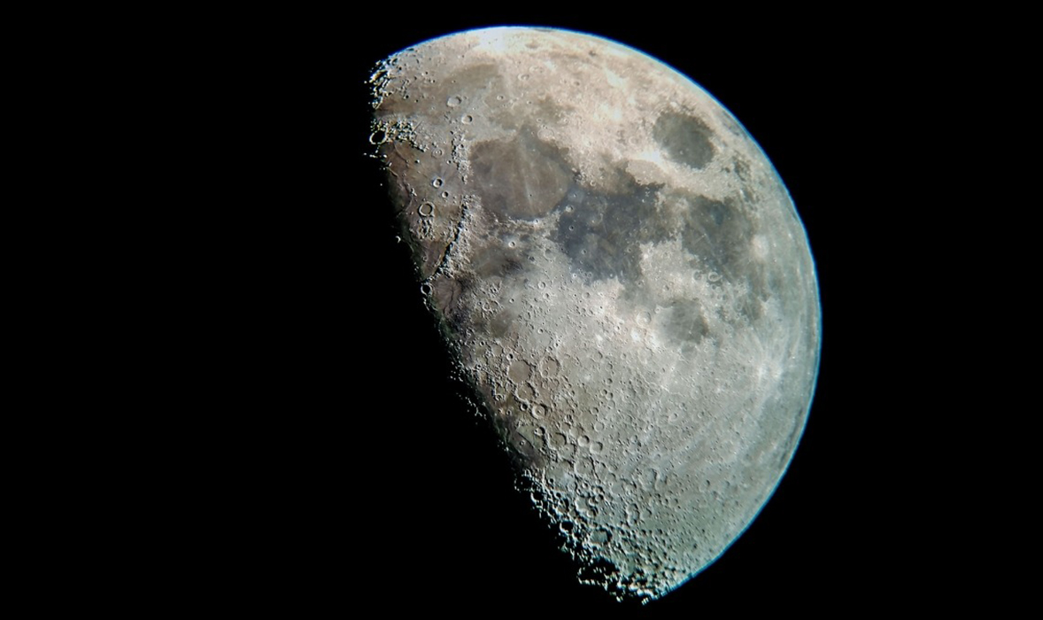 Luna fotografiată de pe suprafața Pământului. (Foto Thomas Campbell NASA)