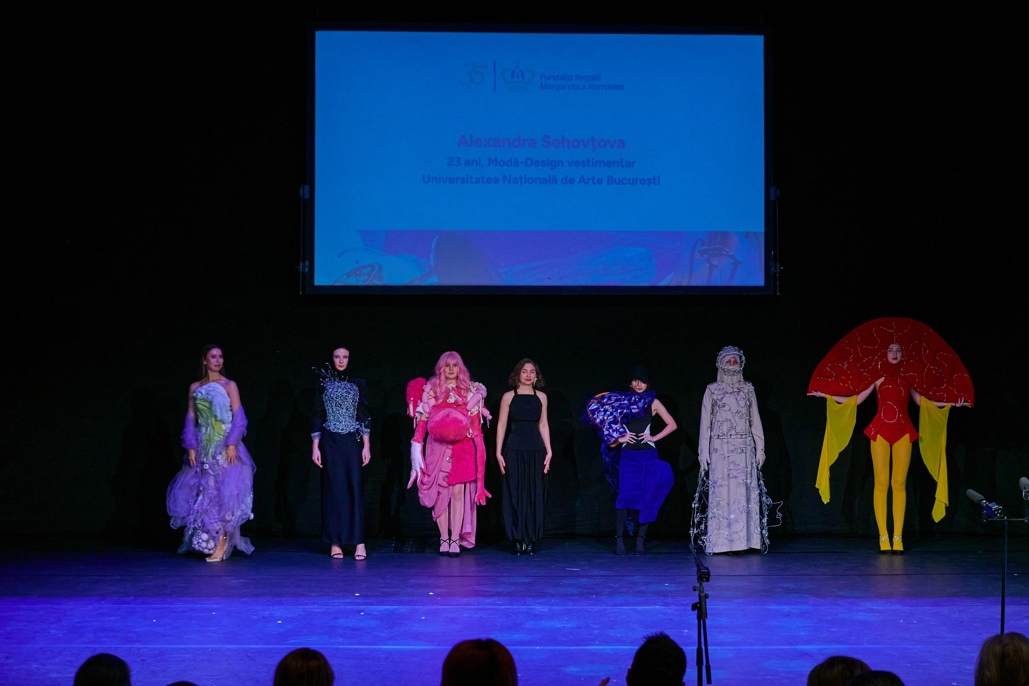 Alexandra Șehovțova și-a prezentat lucrările la Gala Tinere Talente.Sursa foto: Facebook