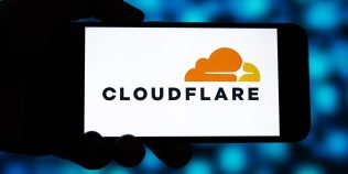 Cloudflare pune frână boților AI: site-urile vor putea apărea în căutări fără să-și ofere gratuit conținutul pentru antrenarea modelelor