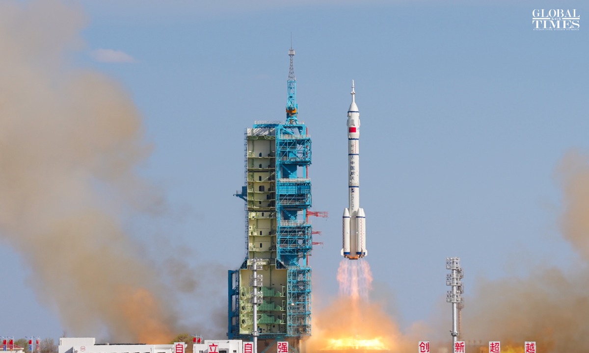 lansare china astronaut spatiu