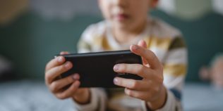 Franța blochează TikTok, Instagram și Facebook pentru copiii sub 15 ani. Când începe prima interdicție totală din UE