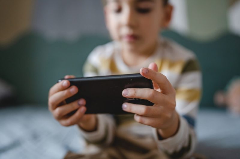 Franța blochează TikTok, Instagram și Facebook pentru copiii sub 15 ani. Când începe prima interdicție totală din UE