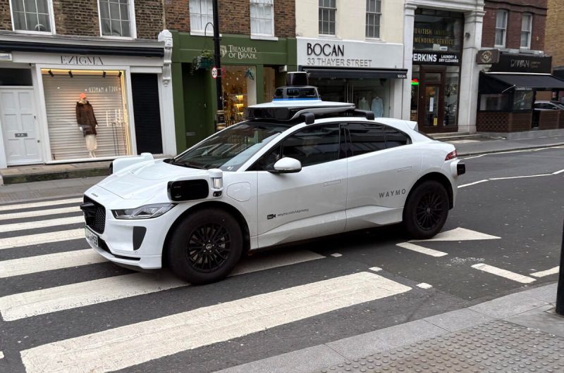 Cât ne costă viitorul taxiurilor autonome, cum au devenit o sursă majoră de stres pentru șoferi și administrație