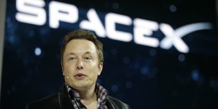 Elon Musk spune că Pentagonul, nu SpaceX, a limitat Starshield în Ucraina. Reuters indică însă Casa Albă drept sursa ordinului