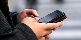 Noua înșelătorie cu „amenzi de circulație” false. SMS-ul care îți poate goli contul bancar, avertisment urgent de la DNSC