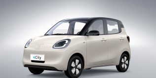 Allview Auto lansează 4City, mașina electrică urbană care duce autonomia la 300 km și poate fi condusă de la 16 ani