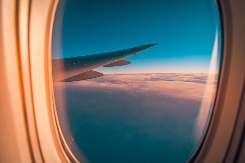 Bilete de avion mai scumpe în 2026: Primele companii aeriene care au anunțat majorarea tarifelor, după dublarea prețului kerosenului