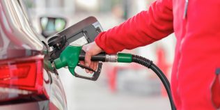 Cât ar putea ajunge litrul de motorină în România dacă petrolul continuă să crească. Ce arată calculele