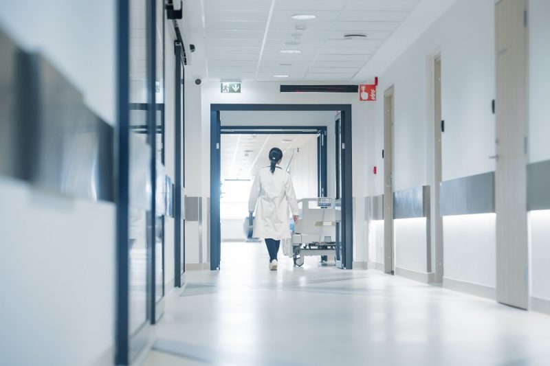 Ce salariu are un asistent medical într-un spital judeţean. Sumele actualizate pentru 2026