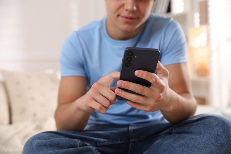 Creștere explozivă a împrumuturilor pentru studenți în rândul românilor. Apar suspiciuni de fraudă în Marea Britanie